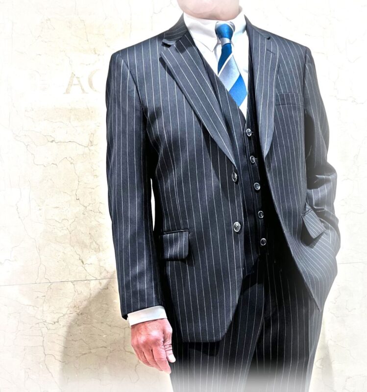 2437 王道のグレーストライプのアイキャッチ画像