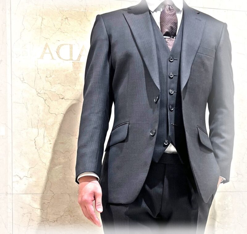 2439 モダンなブラウンスーツのアイキャッチ画像