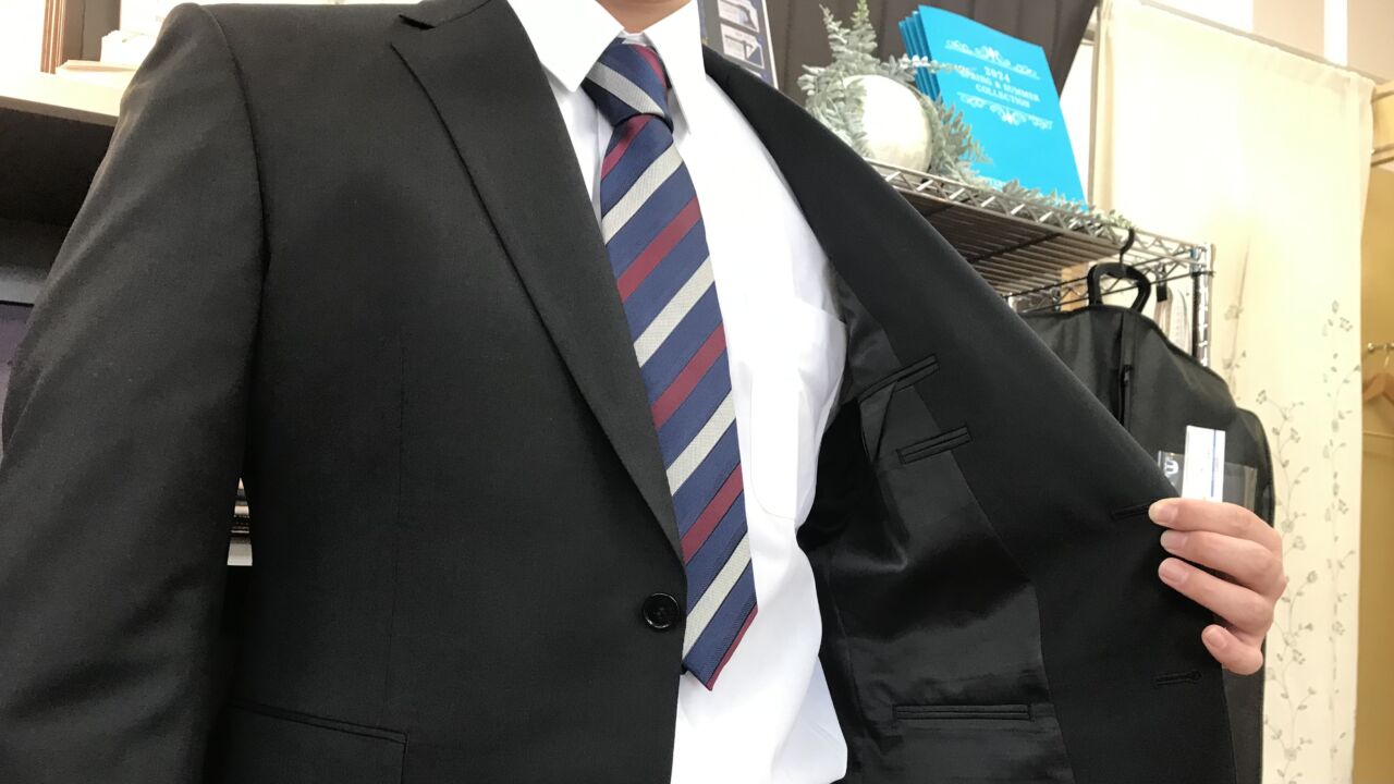 オールシーズン素材で使いやすい黒スーツ-仙台西多賀店スーツ オールシーズン素材で使いやすい黒スーツ-仙台西多賀店スーツ