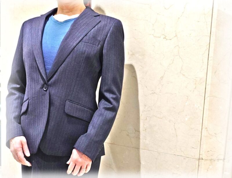 2465 レディース 落ち着いたグレーのストライプのアイキャッチ画像