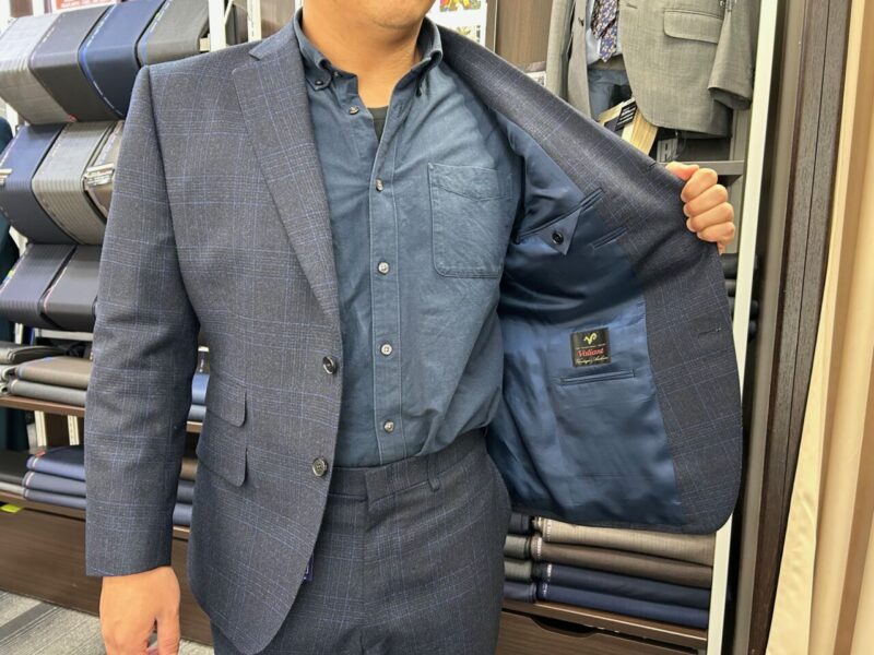 ストレッチの効いた柔らかいスーツのアイキャッチ画像