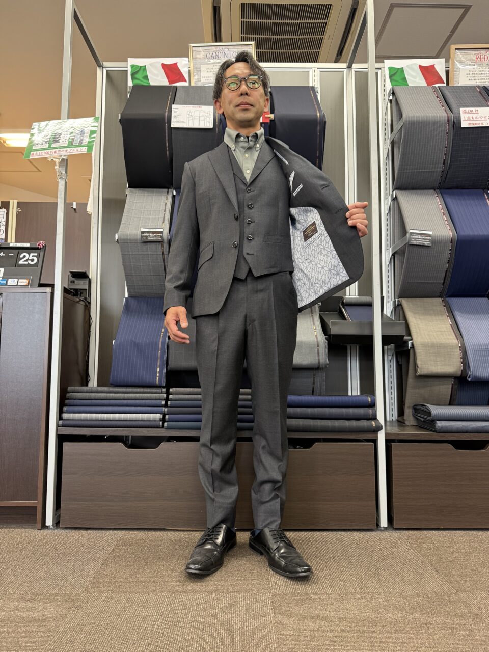 高級感溢れるCANONICO・・・♪-福岡天神店スーツコレクション