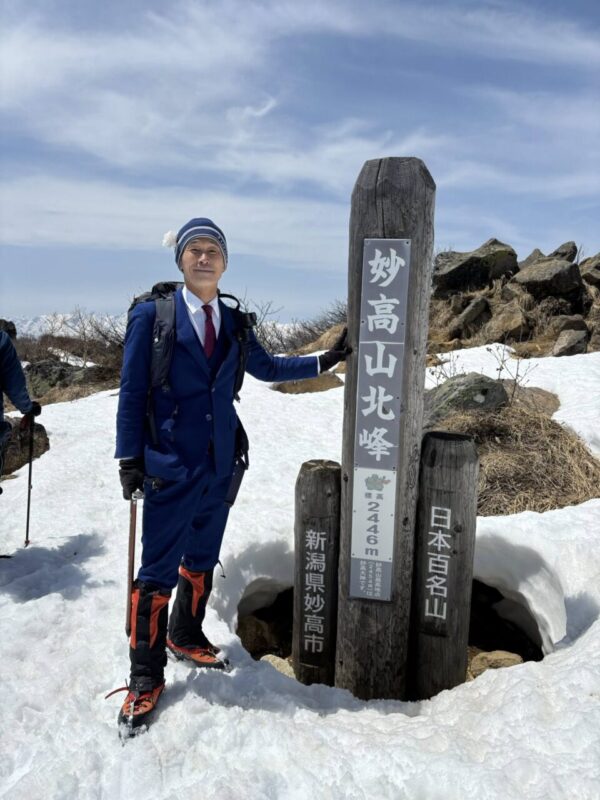 SADAのオーダースーツで、残雪期の妙高山・火打山を、1泊2日で縦走して参りました!のアイキャッチ画像