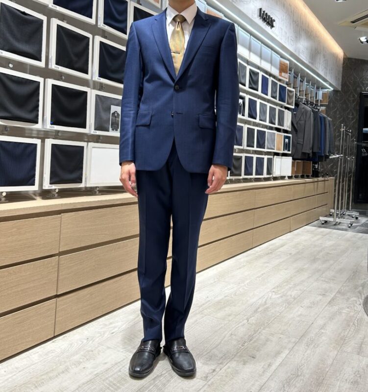 ネイビースーツのアイキャッチ画像