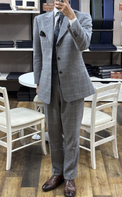 スタッフスーツ紹介👔のアイキャッチ画像