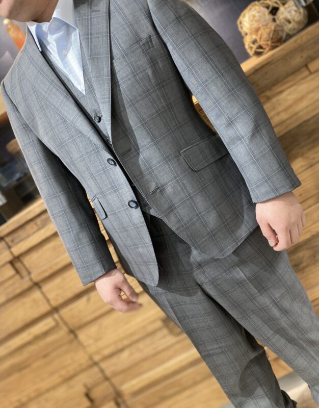 クラシックなウィンドウペン柄スリーピーススーツのアイキャッチ画像