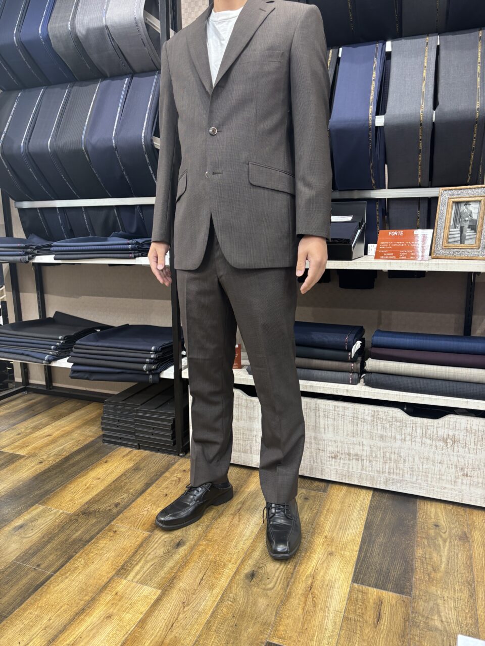 クラシックなブラウンスーツ-新宿南口店スーツコレクション-オーダー