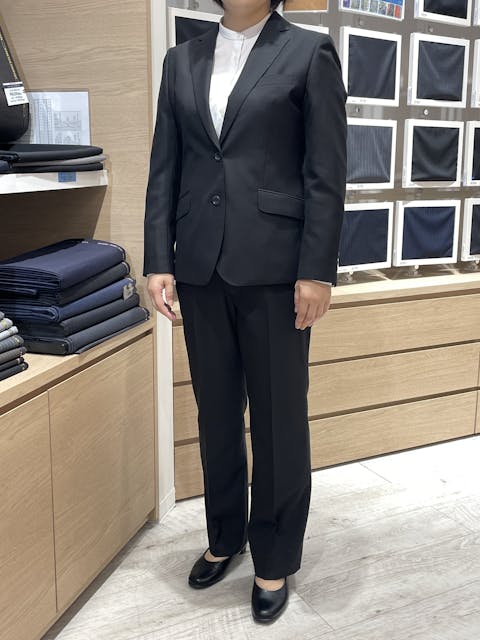 レディススーツのアイキャッチ画像