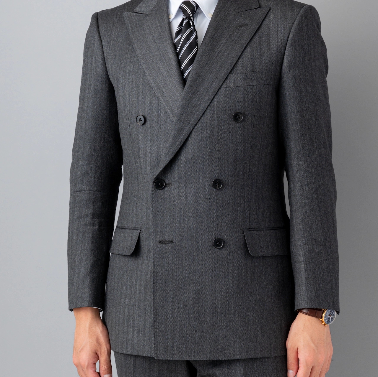 シングルスーツ・ダブルスーツでのアンボタンマナー