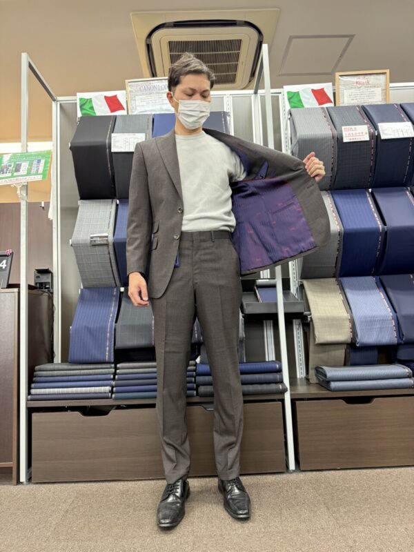 流行りのブラウンスーツ♪のアイキャッチ画像