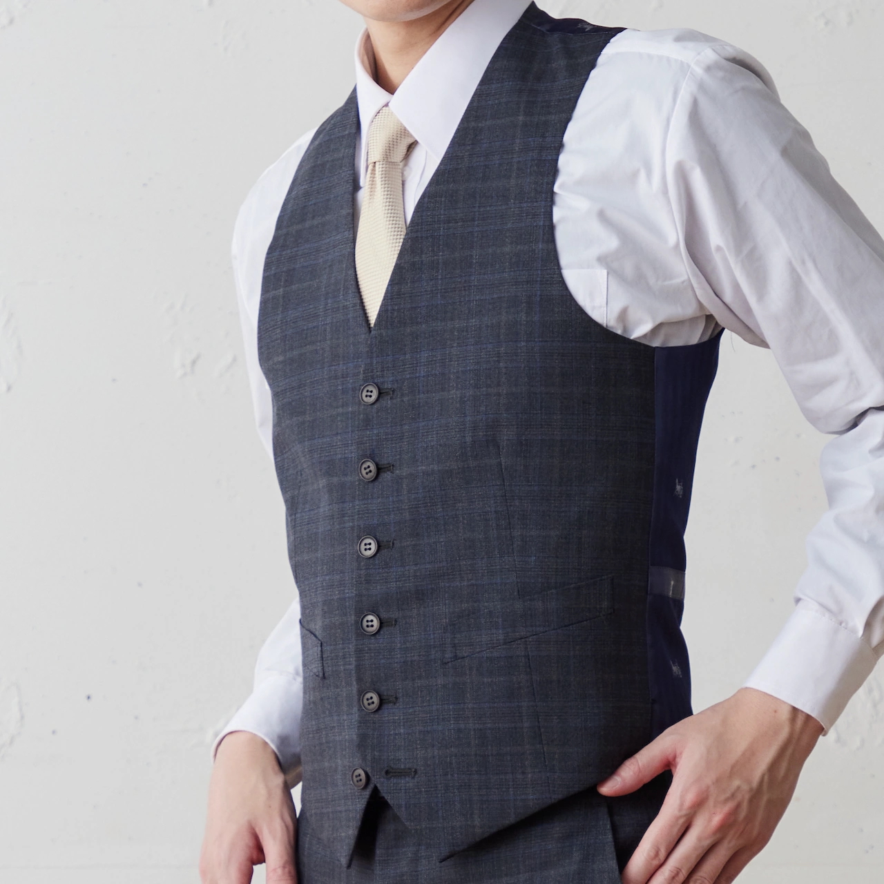 ベストやコートでのアンボタンマナー