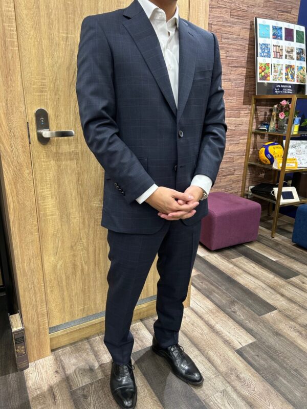 着心地抜群、爽やかネイビースーツのアイキャッチ画像