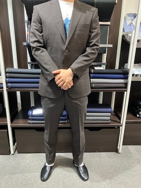 【要チェックです】人気急上昇!ブラウン×チェックのやわらかな印象のオーダースーツはいかがでしょうか??のアイキャッチ画像