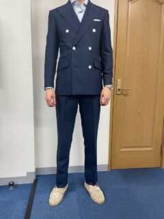 清涼感のあるダブルスーツの画像