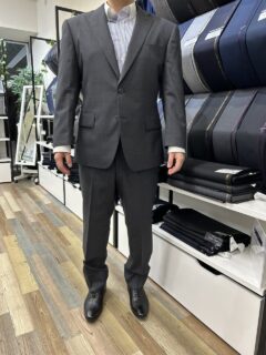 落ち着いた雰囲気のグレーで大人カッコよくの画像