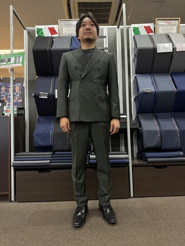 クラシック感あるダブル仕立てスーツのアイキャッチ画像