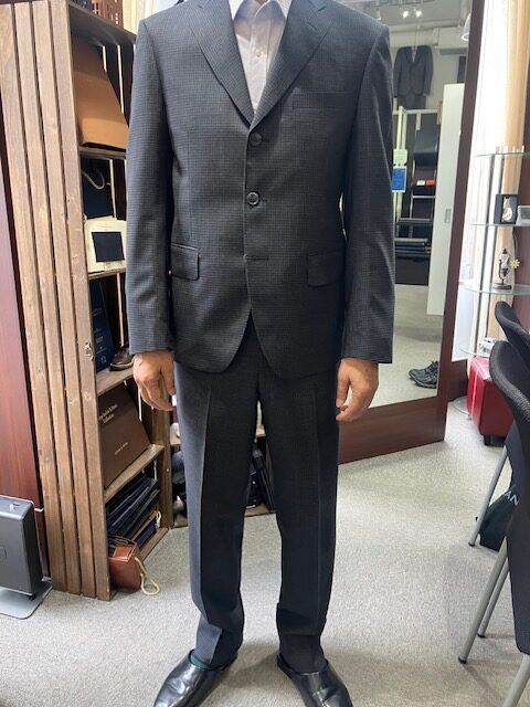 三つボタンスーツをお仕立ていただきました!~このごろまたじわじわと人気です✊~のアイキャッチ画像