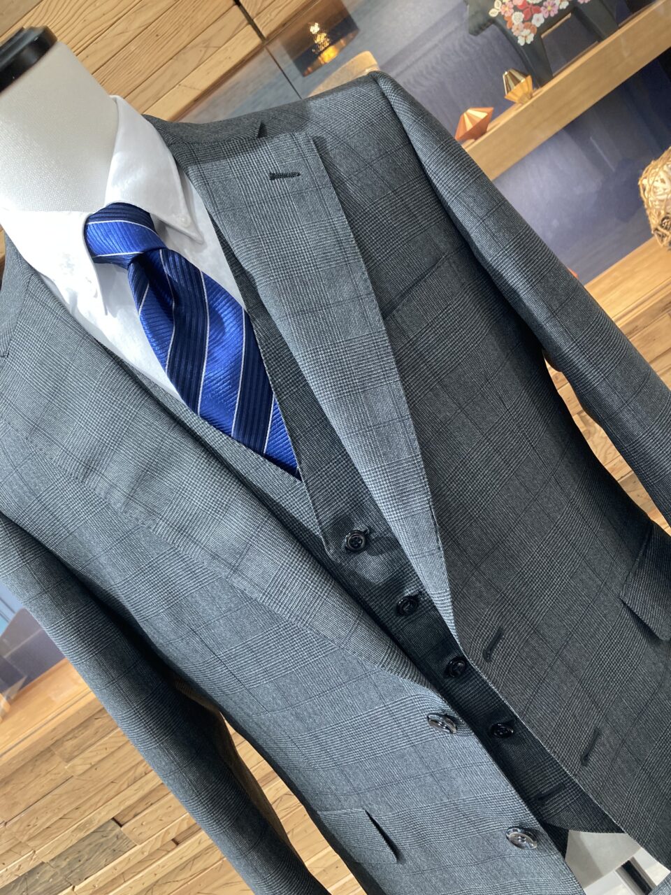 モダンクラシック”緑みを帯びたグレーのチェックスーツ【CANONICO