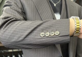 ブラウンスーツ　落ち着きのある仕上がりにの画像