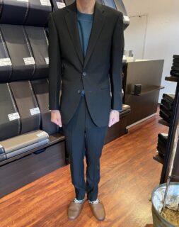 礼服も体型に合わせてすっきりと見える1着にの画像