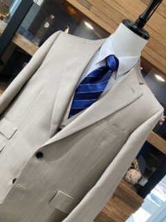 明るく華やかに、時に繊細な高級ベージュスーツ【SCABAL】【ARIA AZZURRO】の画像