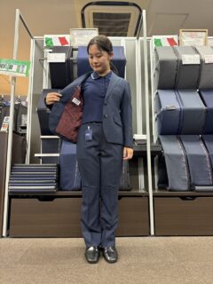 光沢感のあるストレッチ性ネイビーチェック・・・♪の画像