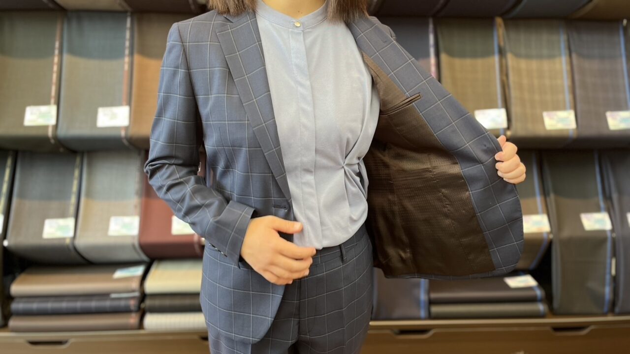 ボックスチェックのパンツスーツ-仙台西多賀店スーツコレクション