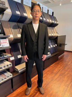 礼服もベストを付けることでよりすっきりとしたスタイリッシュな仕上がりにの画像