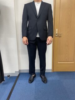 王道ネイビースーツの画像