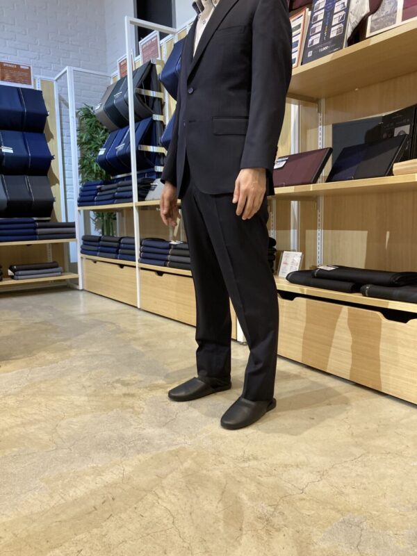 ハイグレード仕立て・紺系・オールシーズン素材&四つ葉柄裏地のアイキャッチ画像