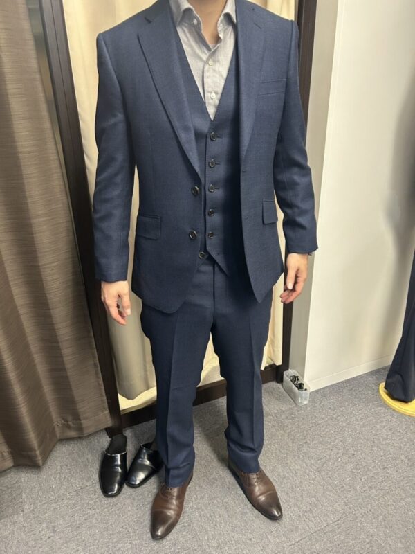 ネイビーにバーズアイの柄で秋めいた1着のアイキャッチ画像