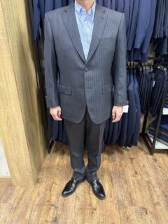 グレー/ストライプの生地でお仕立て頂きました。の画像