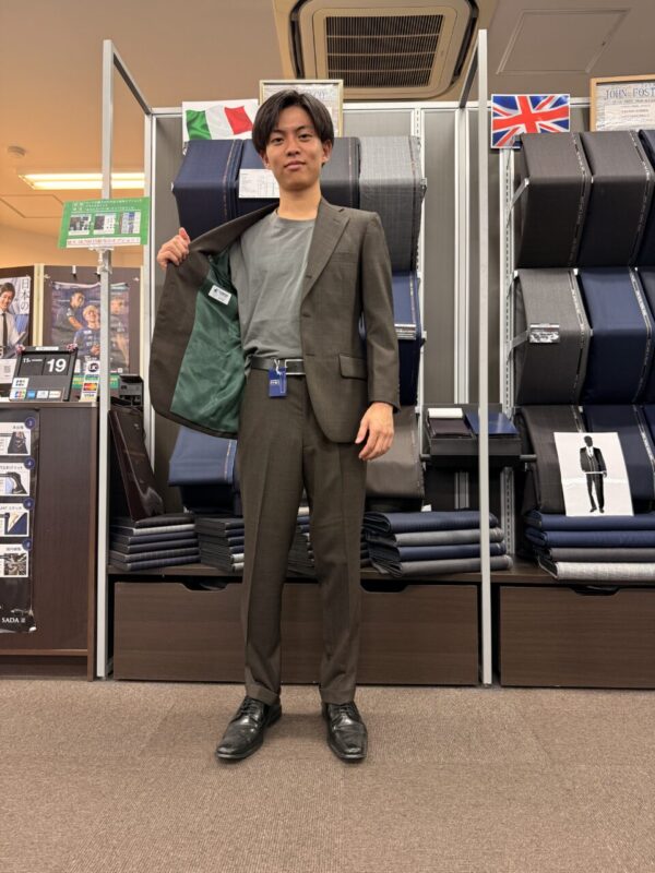 ブラウンスーツでお洒落に♪のアイキャッチ画像