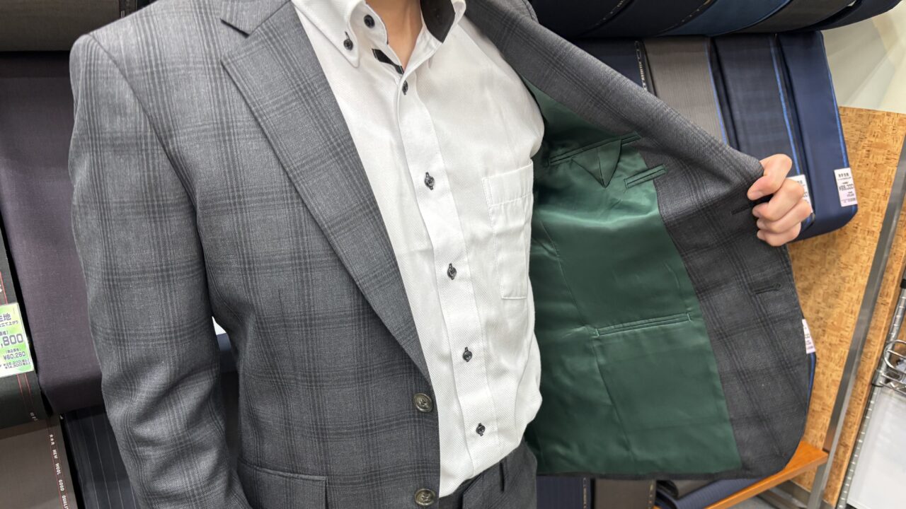 大判チェックがポイントのグレースーツ-仙台泉店スーツコレクション