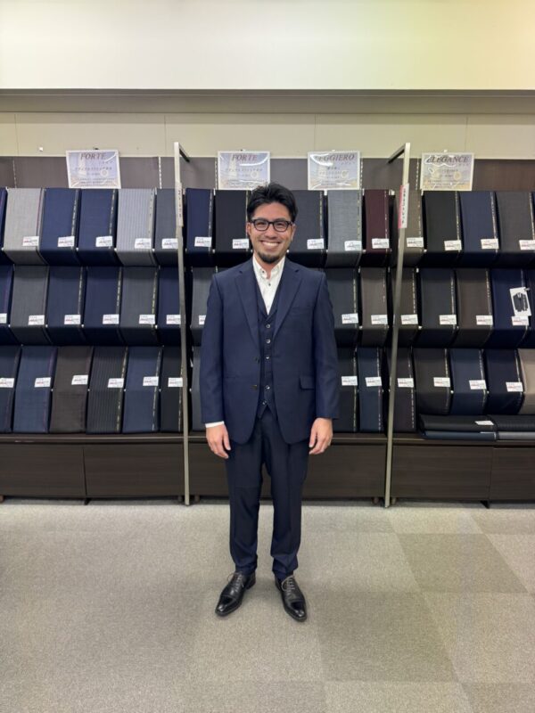 大人の雰囲気、紺の織柄のアイキャッチ画像