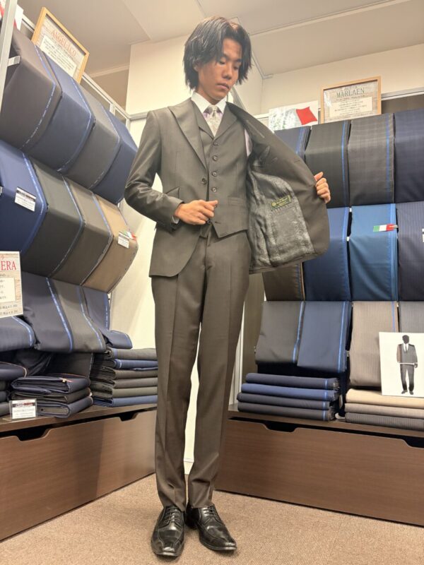 世界的にも有名なロロピアーナスーツ♪のアイキャッチ画像