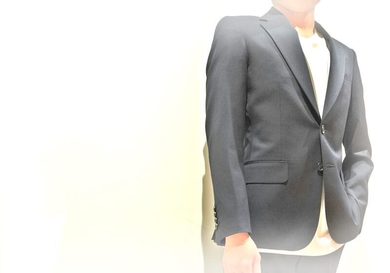 2321 王道のネイビースーツのアイキャッチ画像