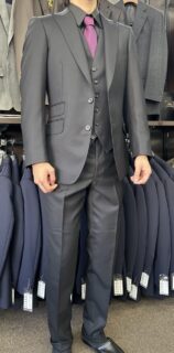 成人式用スーツ　スーツシャツ共にブラックで統一しお洒落な仕上がりにの画像