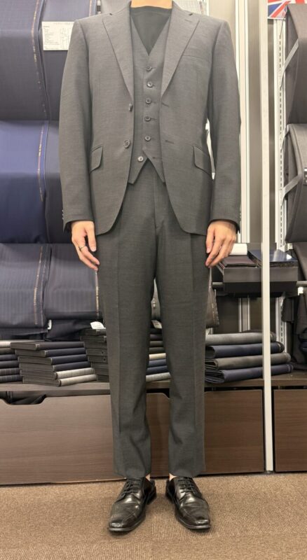 ストレスフリーのグレーシャドウストライプスーツ！のアイキャッチ画像