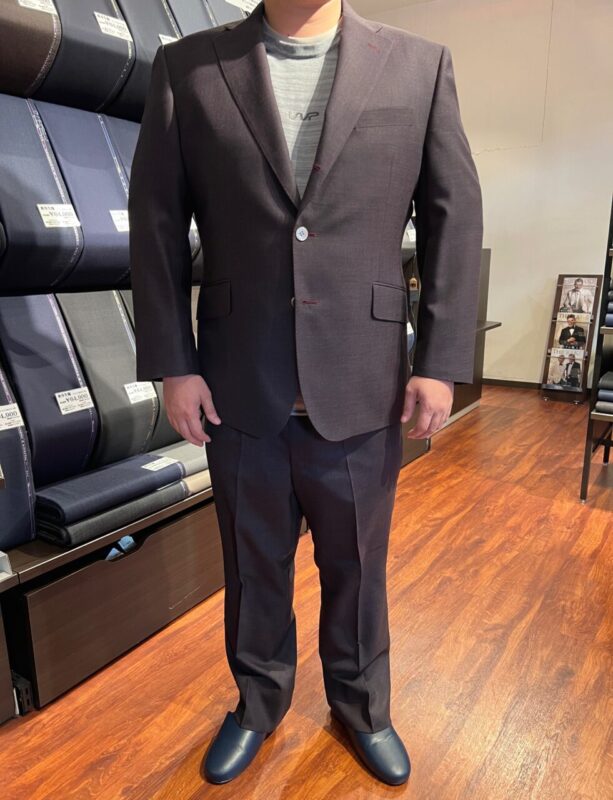 深みのあるワインブラウンとチェス柄裏地で他と差のつくオシャレな1着のアイキャッチ画像