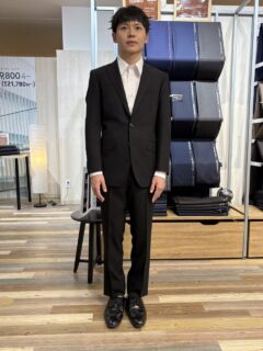 汎用性の高いブラック・シャドーストライプの画像