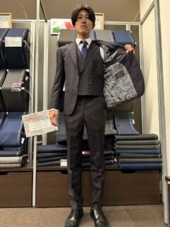 イタリアブランドのワインレッドスーツ♪の画像