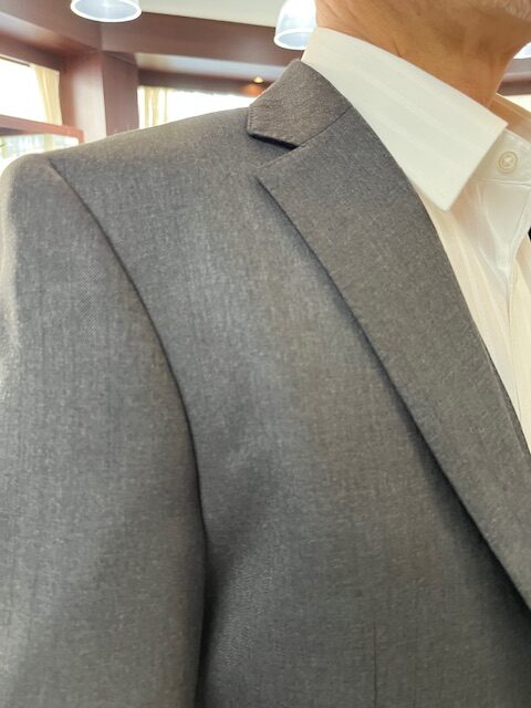 英国生地で仕立てた本格スーツ！～オーダーシャツも添えて～のアイキャッチ画像