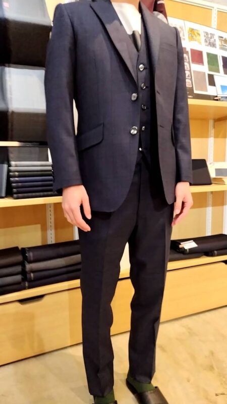 ハイグレード仕立て・紺系・Wool100％ナチュラルストレッチ＆馬車柄裏地のアイキャッチ画像