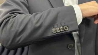 袖釦はオプションで【重ね釦】に。の画像