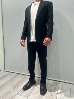 お体に沿う美しいシルエットの礼服の画像