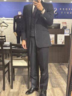 スーツ一着目におすすめなのは、、、の画像