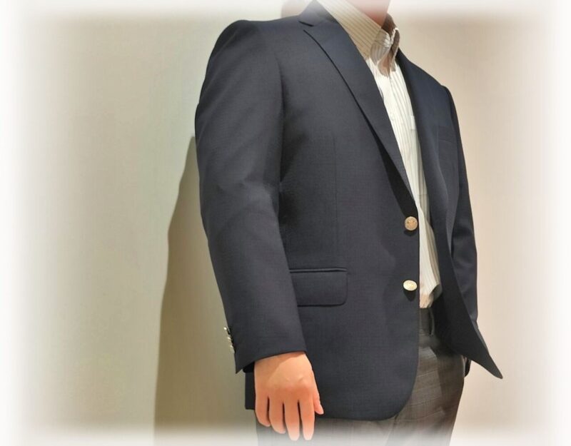 2358 ラグジュアリー感あるジャカードブレザーとクラシックなグレンチェックトラウザーズのアイキャッチ画像