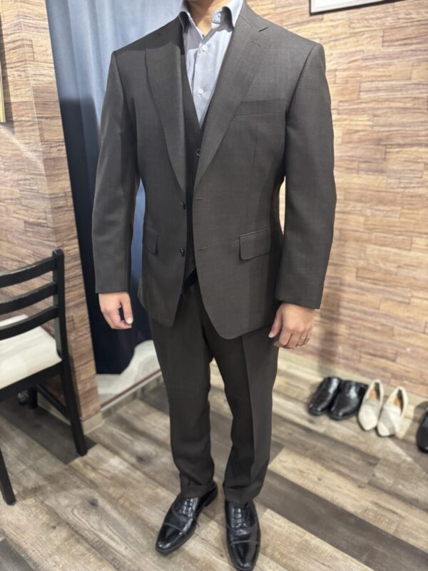 トレンドのブラウンスーツのアイキャッチ画像