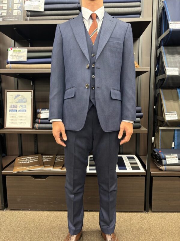 【HG仕立て】ビジネスシーンにバッチリ、ヘリンボーンスーツ。のアイキャッチ画像